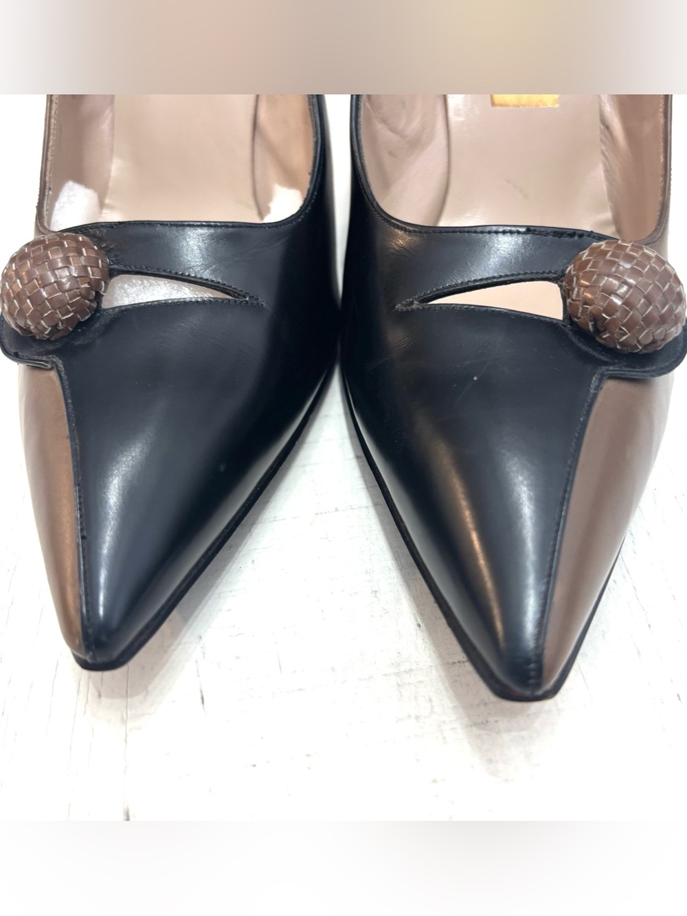 Vintage I. Miller 1950-60 Black Pointed Leather Pumps with Brown Button Accent - Picture 3 of 16